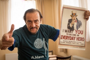 Philip Zimbardo - Persone normali che diventano mostri o eroi - uym